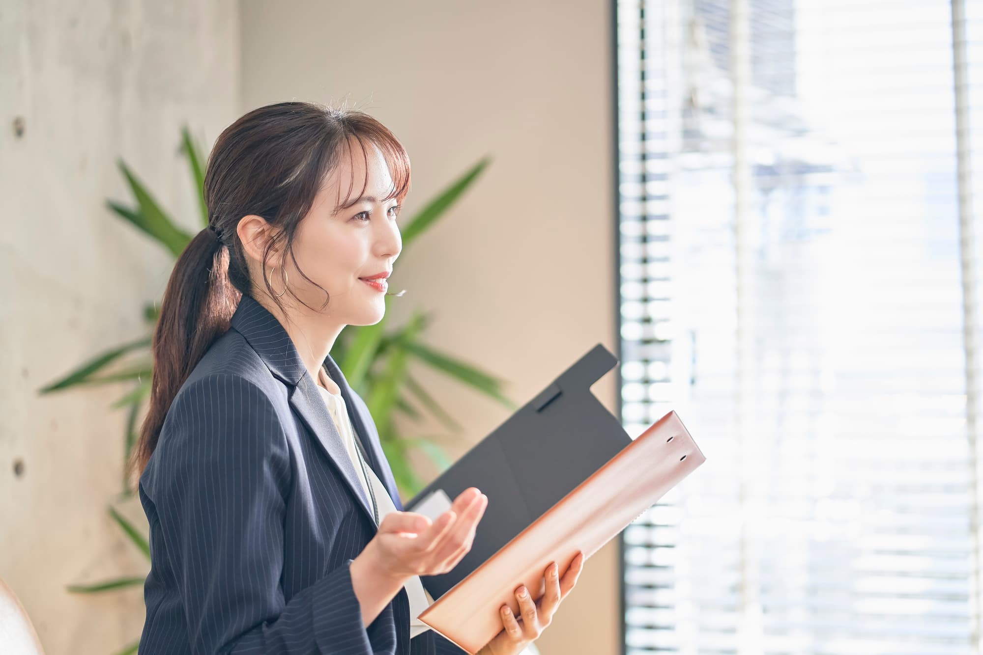 「言われた通り作るディレクター」卒業。採用サイトの企画〜取材までまるっと関わる仕事の中身を、案件事例で解説します