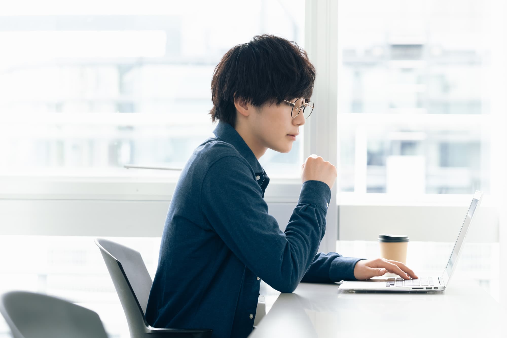 “制作して終わり”にしないサービスサイト制作――リニューアル後6ヶ月の改善プロセスを全部見せ