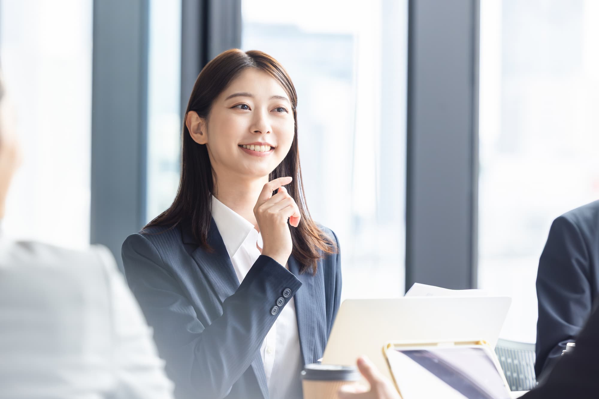 スライドより「会話」で勝つ。採用・コーポレートサイト案件のプレゼン現場をUI/UXデザイナーと覗いてみた
